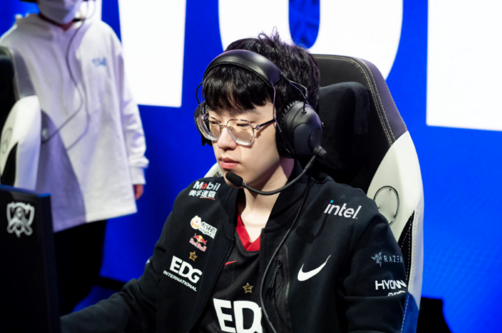 包含狭路相逢，谁将主宰这场比赛？的词条