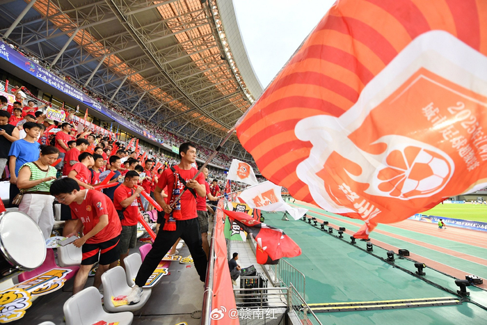 包含精彩赛事令球迷热情高涨，球员展现实力的词条