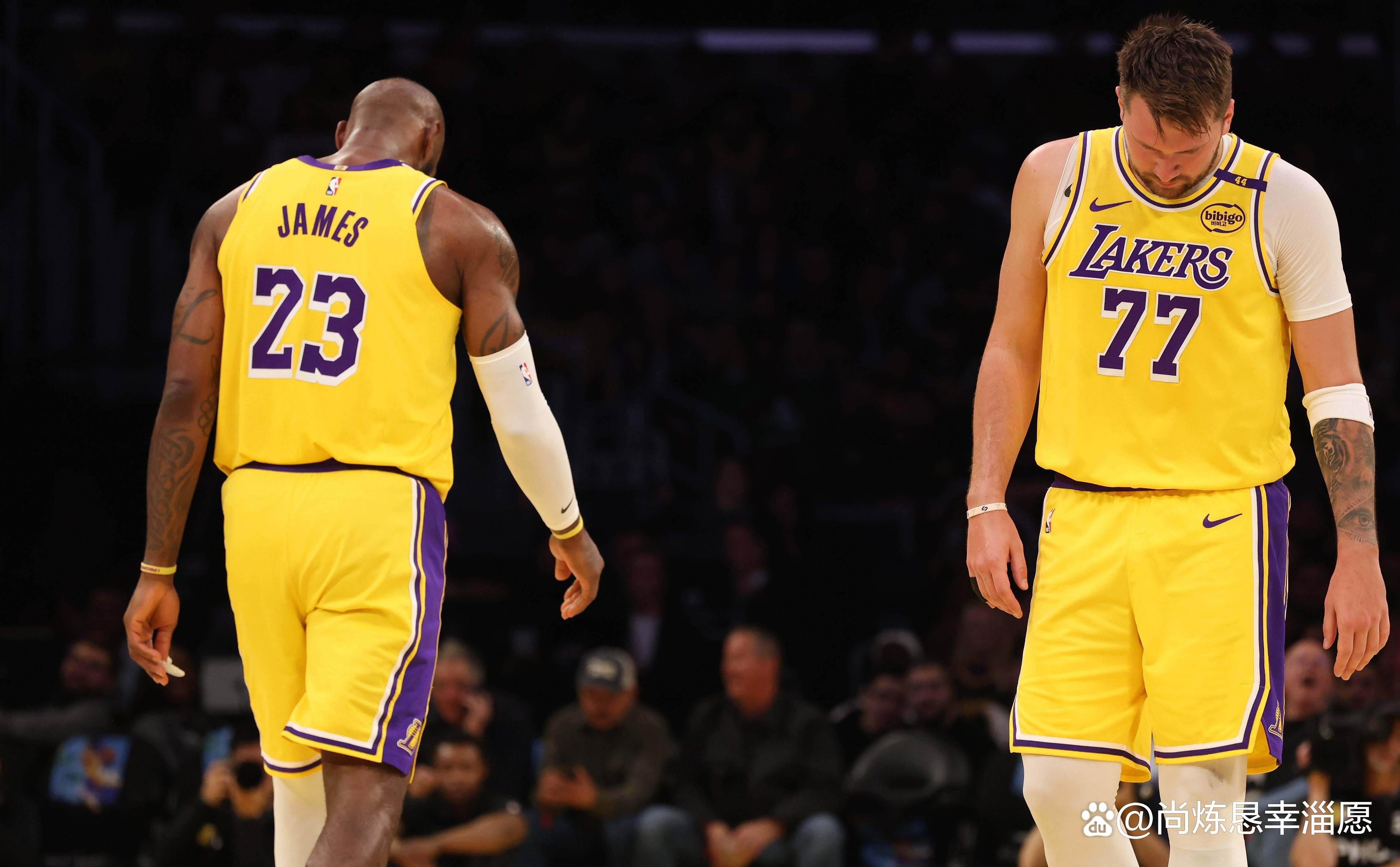 包含联赛新秀取得历史性胜利，震惊整个联赛的词条