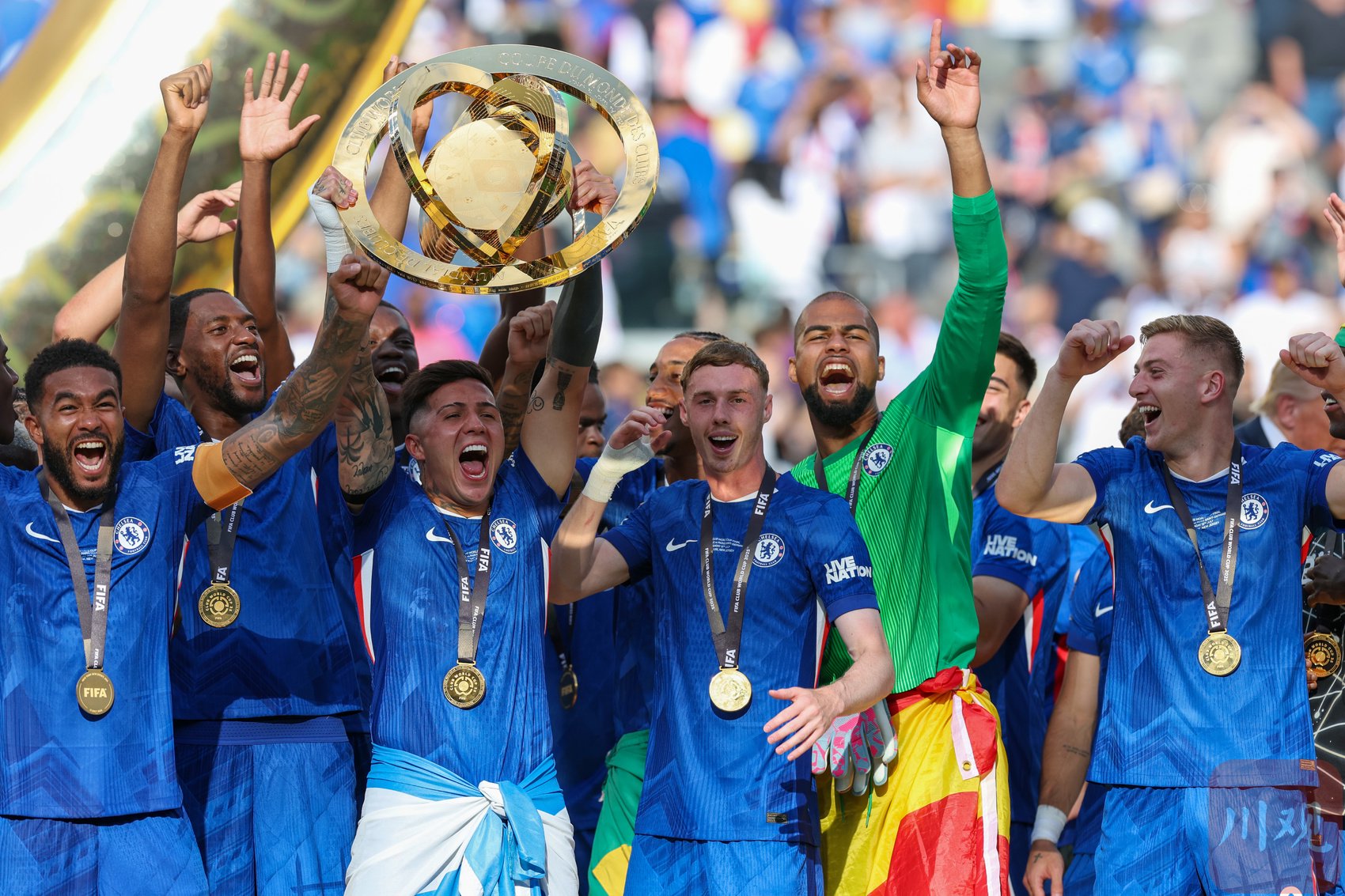 包含切尔西完胜巴萨，孙兴慜惊艳世界的词条