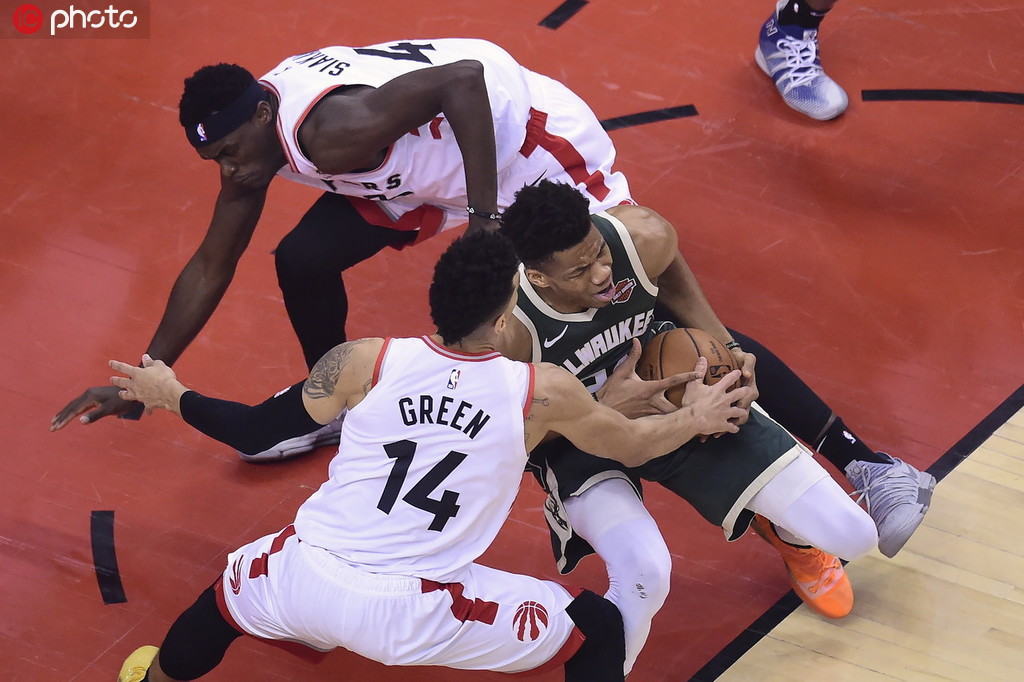 包含广东队险胜雄鹿，伦纳德关键制胜的词条