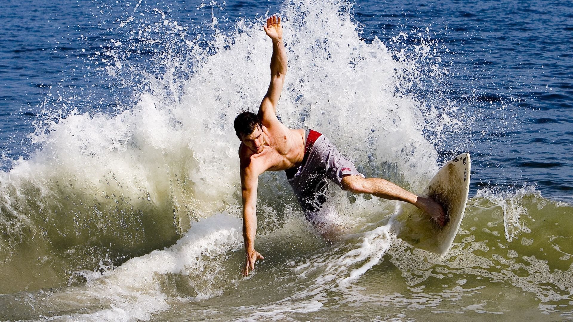阿拉巴一锤定音,瑞士军刀强势出鞘—智利无奈吞下败果